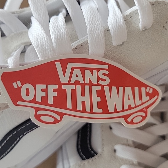 Van's SK8-Hi Brand new in the box authentic uper leather and textile. - Picture 5 of 13